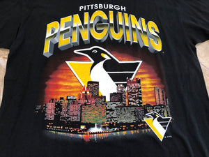 Vintage Pittsburgh Penguins Dynasty Hockey Tshirt, size Large