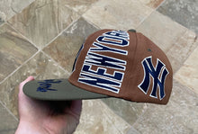 Load image into Gallery viewer, Vintage New York Yankees Snapback Baseball Hat