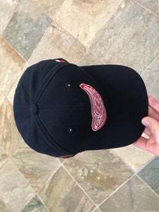 Vintage Detroit Red Wings Sports Specialties Plain Logo Snapback Hockey Hat