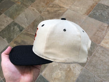 Load image into Gallery viewer, Vintage New York Giants Starter Plain Logo Snapback Baseball Hat