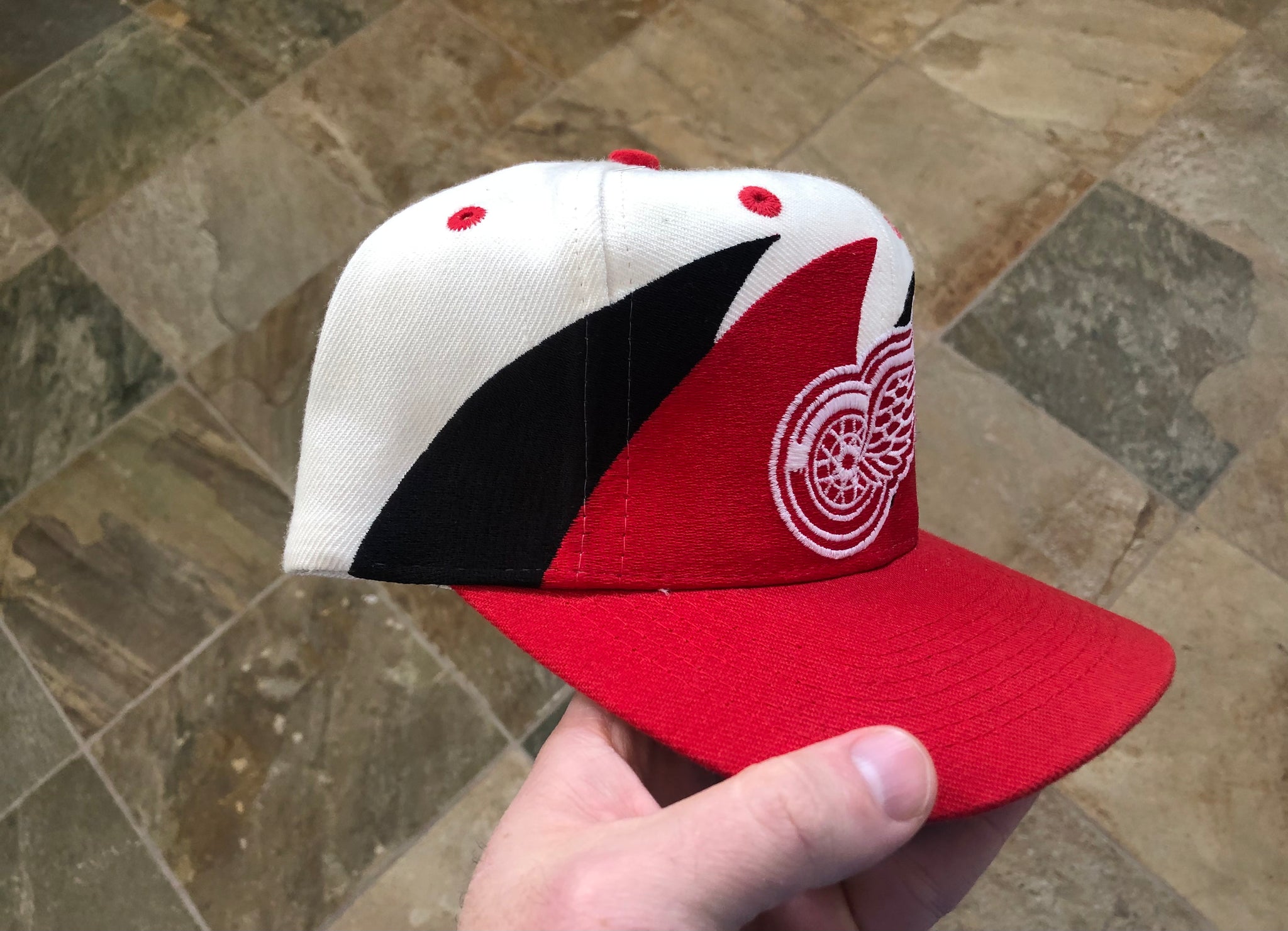 Detroit Red Wings Mitchell & Ness Vintage Sharktooth Snapback Hat - White/ Red