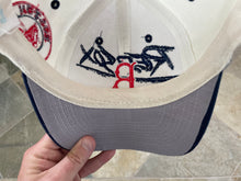Load image into Gallery viewer, Vintage Boston Red Sox Signature Snapback Baseball Hat