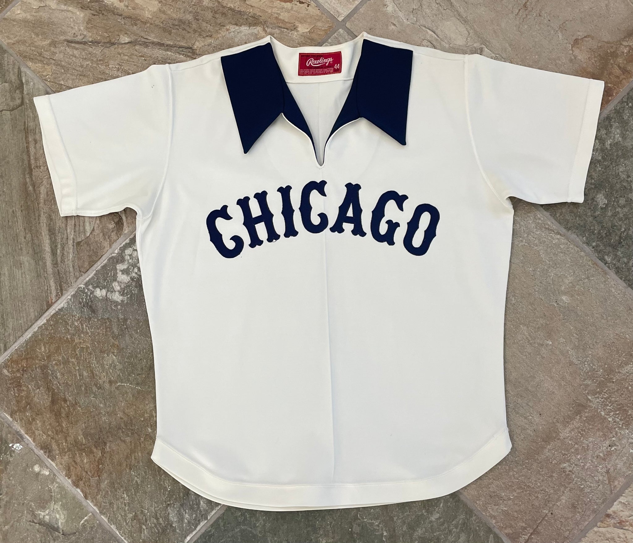 VINTAGE MADE IN USA RAWLINGS CHICAGO CUBS MESH JERSEY IN SIZE 44