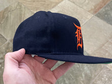 Load image into Gallery viewer, Vintage Detroit Tigers Sports Specialties Pro Fitted Baseball Hat, Size 6 7/8