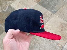 Load image into Gallery viewer, Vintage Boston Red Sox Starter Tailsweep Snapback Baseball Hat