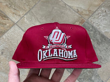Load image into Gallery viewer, Vintage Oklahoma State Sooners Starter Snapback College Hat