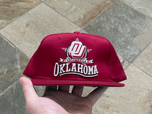 Load image into Gallery viewer, Vintage Oklahoma Sooners Starter Snapback College Hat