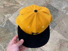 Load image into Gallery viewer, Vintage Pittsburgh Pirates Roman Pro Fitted Baseball Hat, Size 6 7/8