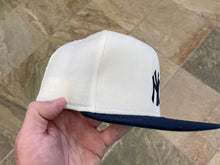 Load image into Gallery viewer, Vintage New York Yankees New Era Fitted Pro Baseball Hat, Size 6 3/4