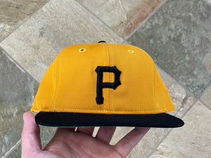 Vintage Pittsburgh Pirates Roman Pro Fitted Baseball Hat, Size 6 7/8