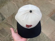 Load image into Gallery viewer, Vintage San Francisco Giants New Era Fitted Pro Baseball Hat, Size 6 7/8