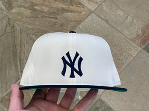 Vintage New York Yankees New Era Fitted Pro Baseball Hat, Size 6 3/4
