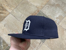 Load image into Gallery viewer, Vintage Detroit Tigers Sports Specialties Snapback Baseball Hat