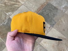 Load image into Gallery viewer, Vintage Pittsburgh Pirates Roman Pro Fitted Baseball Hat, Size 6 7/8