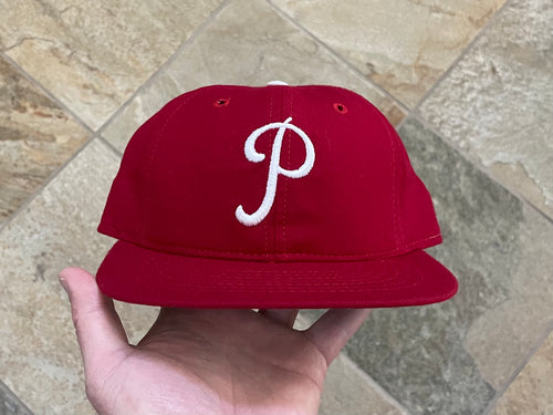 Vintage Philadelphia Phillies Roman Pro Fitted Baseball Hat, Size 7 1/8