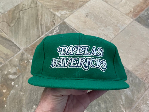 Vintage Dallas Mavericks Starter Snapback Basketball Hat