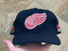 Load image into Gallery viewer, Vintage Detroit Red Wings Sports Specialties Plain Logo Snapback Hockey Hat